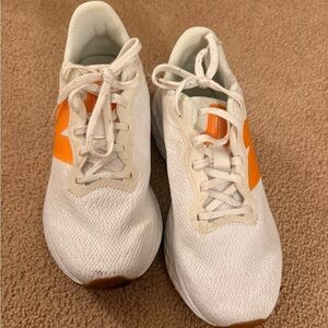 New Balance tennis shoes